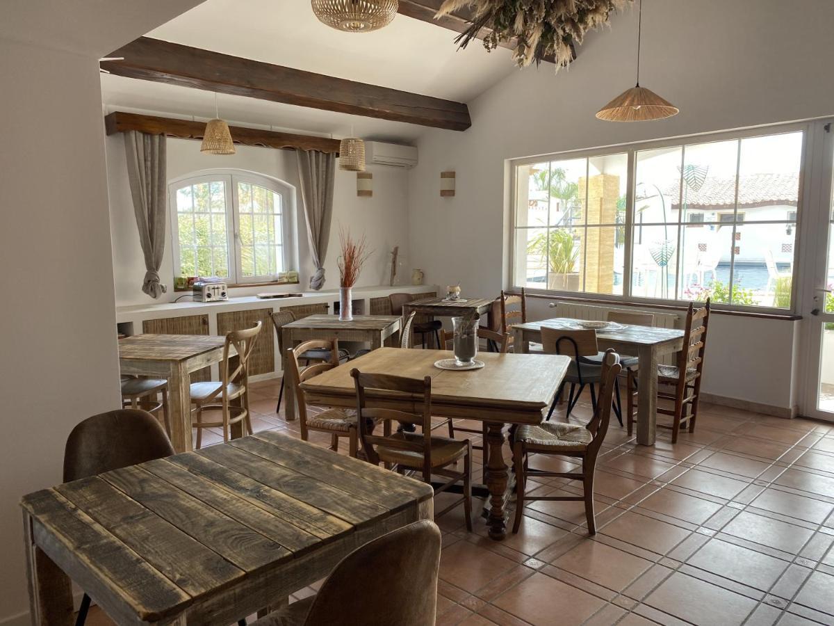 Hotel Du Pont Blanc Saintes-Maries-de-la-Mer Esterno foto