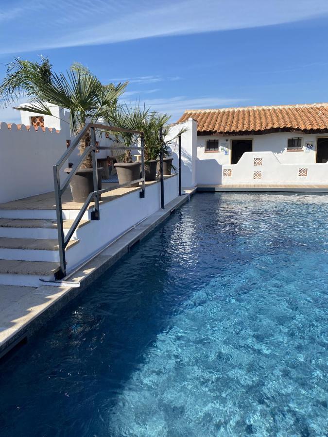 Hotel Du Pont Blanc Saintes-Maries-de-la-Mer Esterno foto